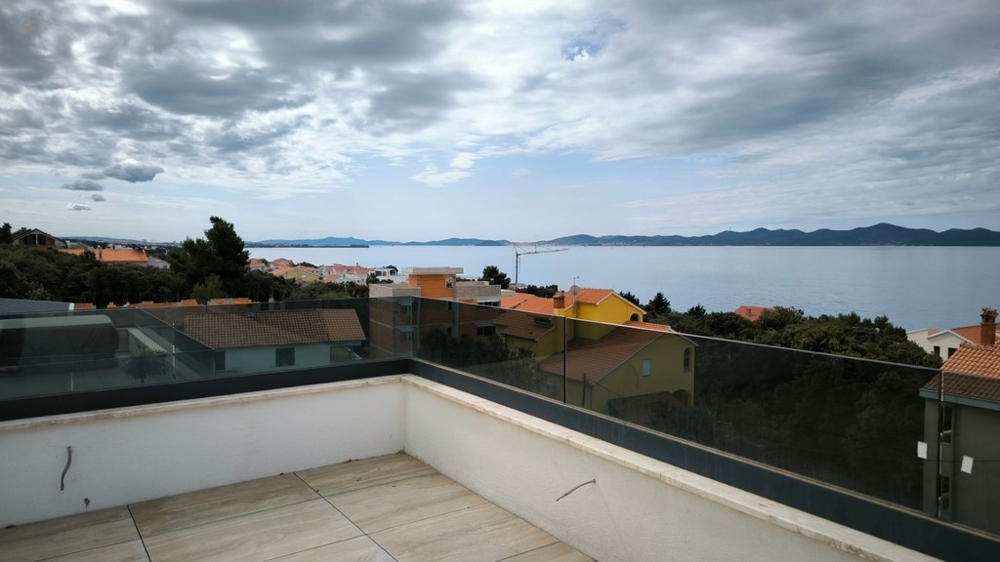 Thumbnail von Modernes Penthouse mit Dachterrasse und Panorama-Meerblick