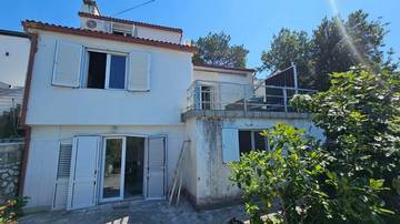 Thumbnail von Haus mit zwei Wohnungen - zur Renovierung