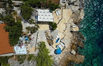Thumbnail von Haus mit mehreren Wohnungen in traumhafter Lage direkt am Meeresufer