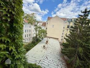 Thumbnail von Helle Wohnung mit Balkon auf ganzer Etage zzgl. Rohdachboden, Nähe Einsiedlerpark