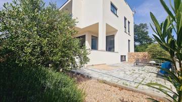 Thumbnail von Moderne Maisonettewohnung mit Garten und Swimmingpool