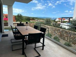 Thumbnail von Moderne Maisonettewohnung mit Garten und Swimmingpool