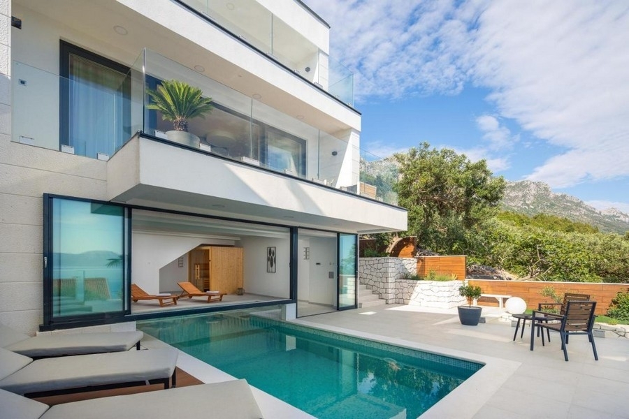 Moderne Villa mit Panoramablick und In- und Outdoorpool, Makarska Riviera