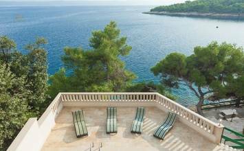 Thumbnail von Mediterranean villa directly by the sea