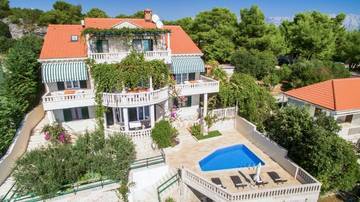 Thumbnail von Mediterranean villa directly by the sea