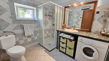 Thumbnail von Doppelhaushälfte direkt am Meeresufer, Region Senj