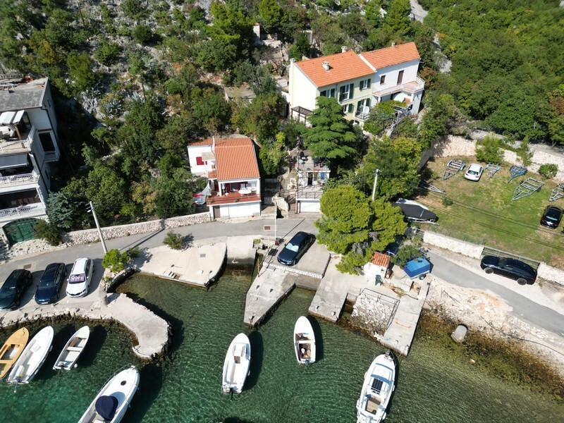 Doppelhaushälfte direkt am Meeresufer, Region Senj