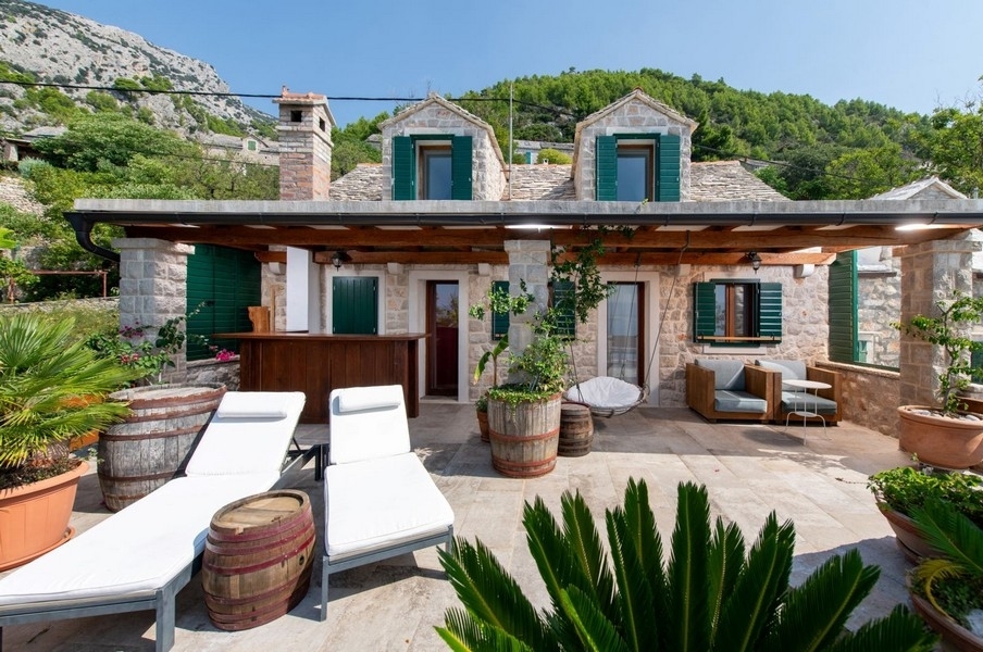 Mediterranes Steinhaus mit Panorama-Meerblick