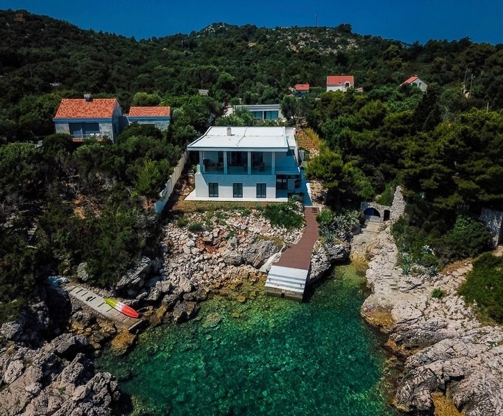 Villa moderna direttamente sul mare sull'isola di Koločep vicino a Dubrovnik