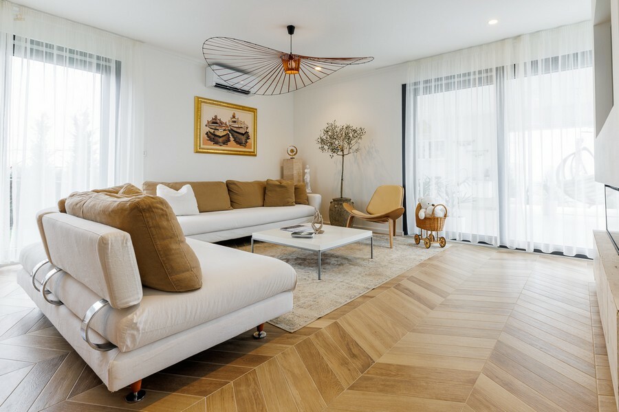 Thumbnail von Moderne Luxusvilla mit Pool und Meerblick