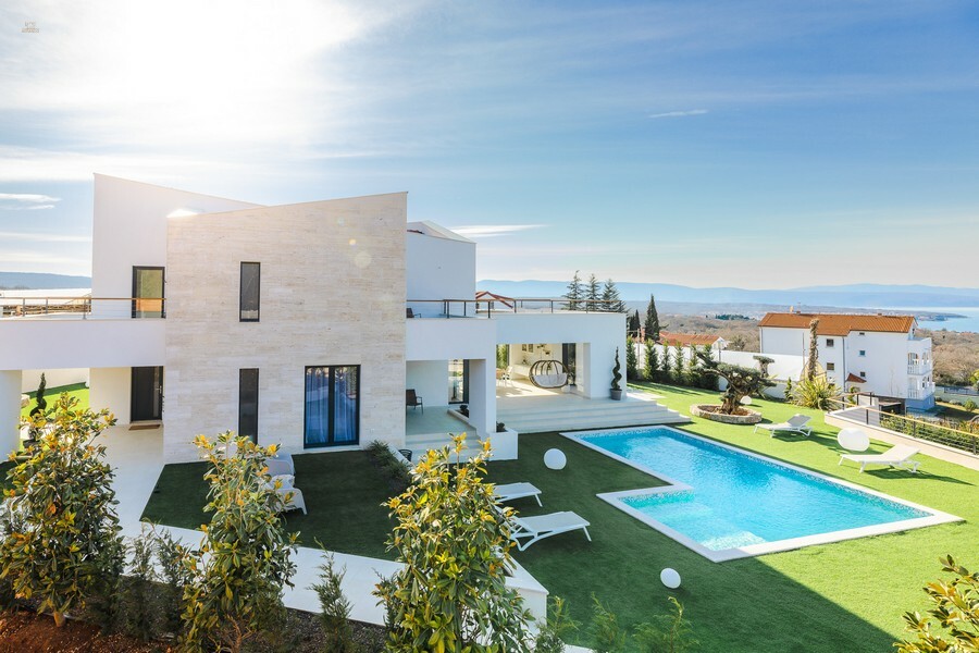 Thumbnail von Moderne Luxusvilla mit Pool und Meerblick