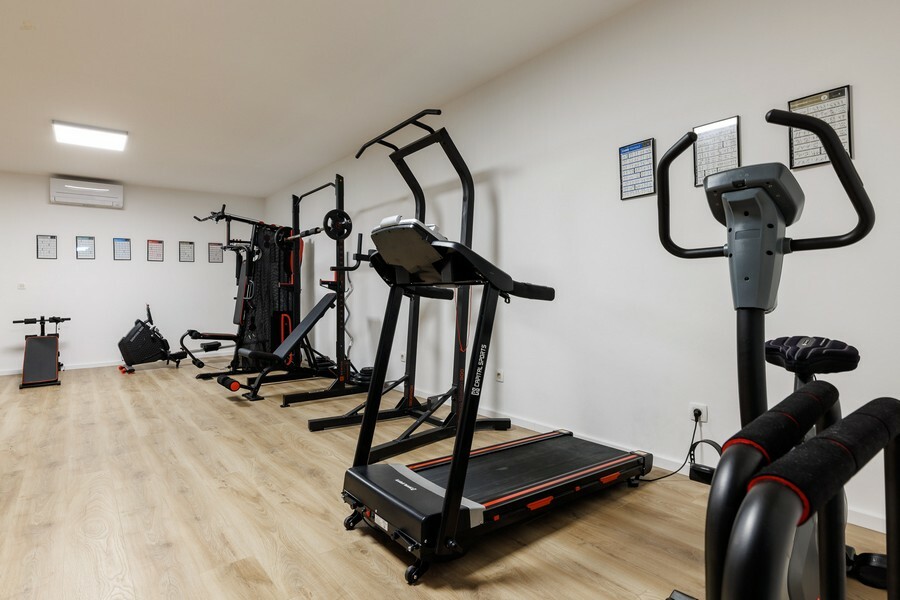 Thumbnail von Moderne Luxusvilla mit Pool und Meerblick