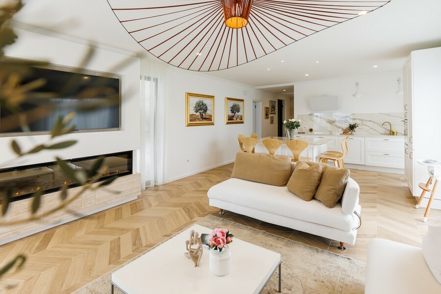 Thumbnail von Moderne Luxusvilla mit Pool und Meerblick