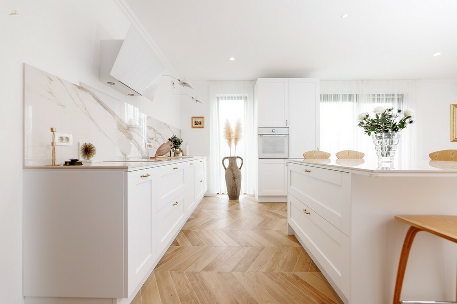 Thumbnail von Moderne Luxusvilla mit Pool und Meerblick