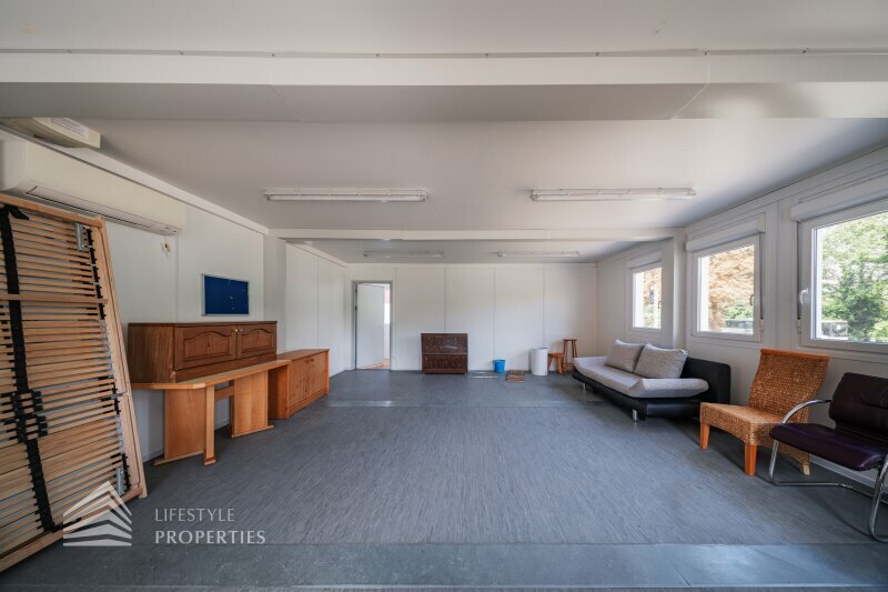 Thumbnail von Attraktives Gewerbejuwel: Lagerhalle + Büroflächen mit Photovoltaik direkt am Bahnhof