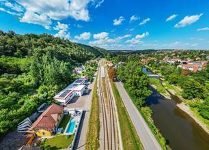 Thumbnail von Attraktives Gewerbejuwel: Lagerhalle + Büroflächen mit Photovoltaik direkt am Bahnhof