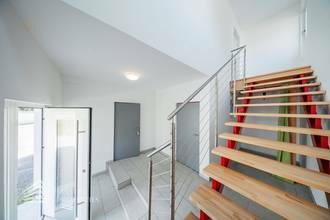 Thumbnail von Attraktives Gewerbejuwel: Lagerhalle + Büroflächen mit Photovoltaik direkt am Bahnhof