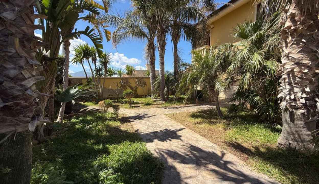 Immogold SGS 25091 Sizilien, hervorragendes, original sizilianisches Strandhaus mit Meerzugang