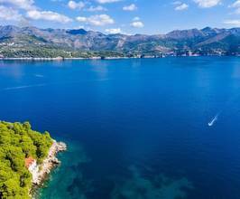 Thumbnail von Mediterrane Villa in außergewöhnlicher Lage direkt am Wasser - zur Renovierung