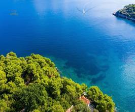 Thumbnail von Mediterrane Villa in außergewöhnlicher Lage direkt am Wasser - zur Renovierung