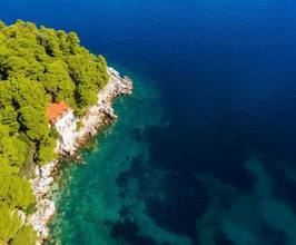 Thumbnail von Mediterrane Villa in außergewöhnlicher Lage direkt am Wasser - zur Renovierung