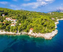 Thumbnail von Mediterrane Villa in außergewöhnlicher Lage direkt am Wasser - zur Renovierung