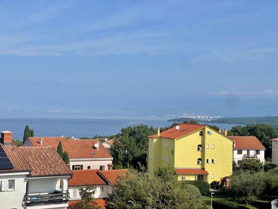 Möblierte Dachgeschosswohnung