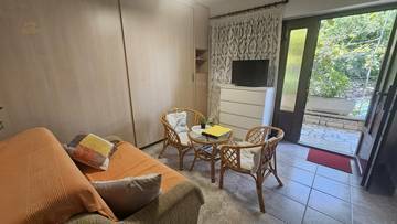 Thumbnail von Doppelhaushälfte mit drei Apartments