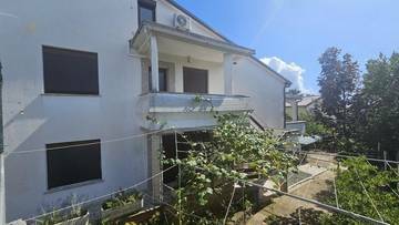 Thumbnail von Doppelhaushälfte mit drei Apartments