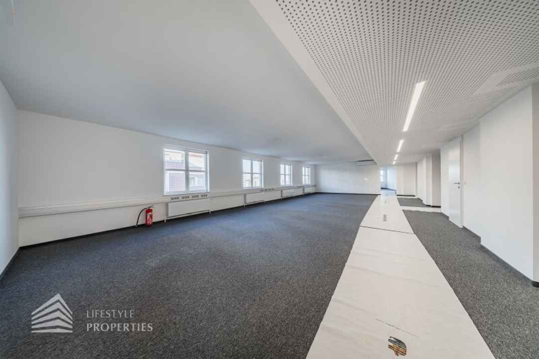 Erstbezug! Elegantes 5-Zimmer Büro in Toplage