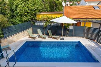 Thumbnail von Gepflegtes Haus mit Nebengebäude und Pool