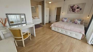 Thumbnail von Moderne Luxusvilla mit Pool und Meerblick