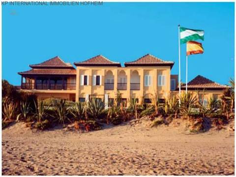 ***Fantastische Villa in Las Chapas in Marbella direkt am Strand***