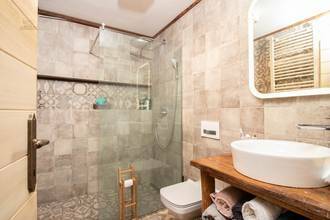 Thumbnail von Barrierefreies Anwesen mit zwei Steinhäusern und Swimmingpool