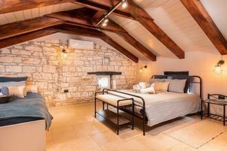 Thumbnail von Barrierefreies Anwesen mit zwei Steinhäusern und Swimmingpool