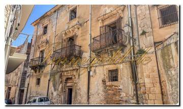 Thumbnail von Immogold Sizilien. Instaurieren sie das sizilianische Palazzo mit Innenhof und Kirche