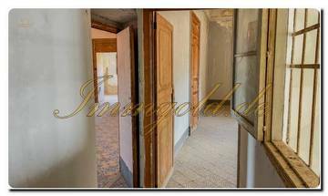 Thumbnail von Immogold Sizilien. Instaurieren sie das sizilianische Palazzo mit Innenhof und Kirche