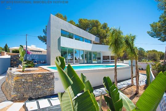 ***Neubauvilla mit Pool in Benissa***