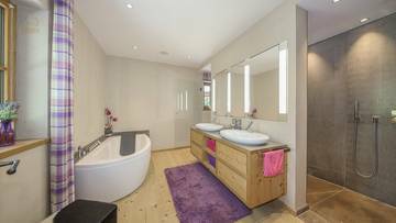 Thumbnail von Luksusowa willa z widokiem na cesarza na słonecznym, odosobnionym miejscu