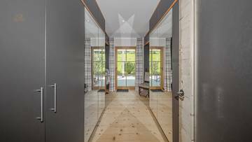 Thumbnail von Luksusowa willa z widokiem na cesarza na słonecznym, odosobnionym miejscu