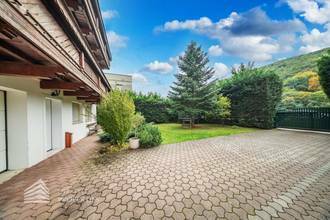 Thumbnail von Luxuriöse Villa im Wienerwald – Beheizter Salzwasserpool, Gartenparadies & Premium-Parkmöglichkeiten