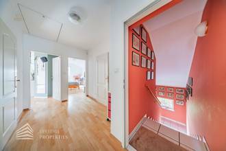 Thumbnail von Luxuriöse Villa im Wienerwald – Beheizter Salzwasserpool, Gartenparadies & Premium-Parkmöglichkeiten