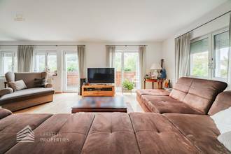 Thumbnail von Luxuriöse Villa im Wienerwald – Beheizter Salzwasserpool, Gartenparadies & Premium-Parkmöglichkeiten