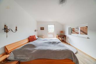 Thumbnail von Luxuriöse Villa im Wienerwald – Beheizter Salzwasserpool, Gartenparadies & Premium-Parkmöglichkeiten