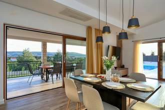 Thumbnail von Moderner Bungalow mit Pool und Meerblick