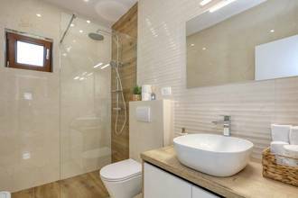 Thumbnail von Moderner Bungalow mit Pool und Meerblick