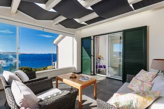 Thumbnail von Modernes Familienhaus mit wunderschönem Blick auf das Meer, Region Karlobag