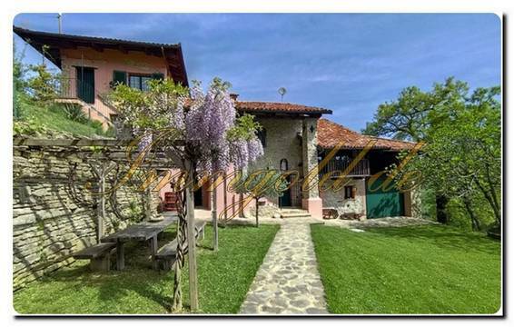 Piemontesischer Bauernhof-Steinhaus mit Grundstück in toller Lage