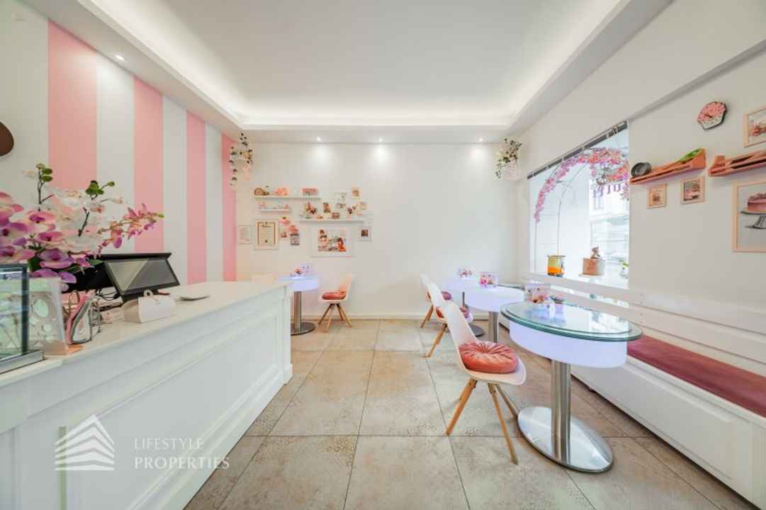 Locale di caffè e pasticceria completamente attrezzato – fascino francese & pronto all'uso in una posizione vivace