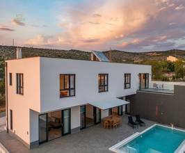 Thumbnail von Moderne Villa mit Pool nahe dem Meer